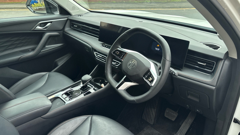 MG HS 1.5 T-GDI Trophy 5dr DCT Petrol Hatchback